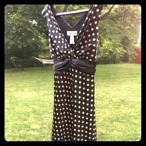 Polka dot vneck dress